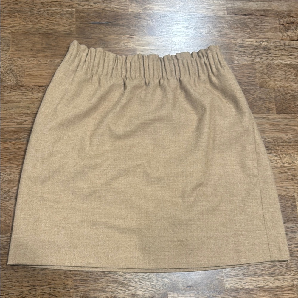 J CREW Classic Beige Women's Skirt with pockets.